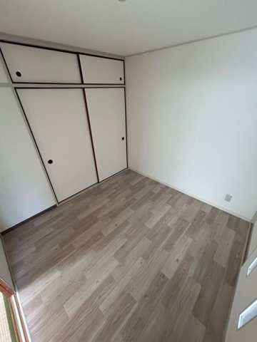 上祇園ハイツの洋室