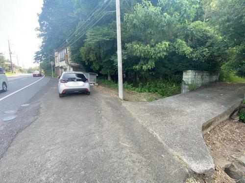 君津市笹　中古戸建の前面道路含む現地写真