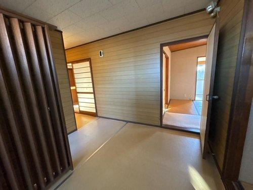 木更津市茅野　中古戸建の玄関|廊下も解放感があります