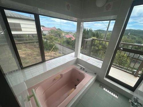 鴨川市宮　中古戸建の浴室|浴室窓があり開放感のあるリラックス空間。