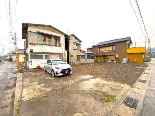 富津市竹岡　中古戸建の前面道路含む現地写真