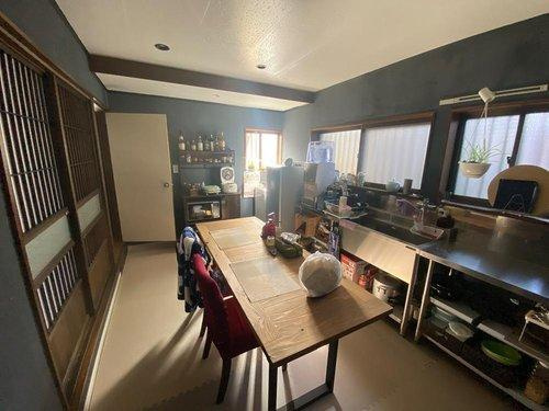 富津市富津　中古戸建のキッチン|広々キッチンでお料理好きな方にピッタリ