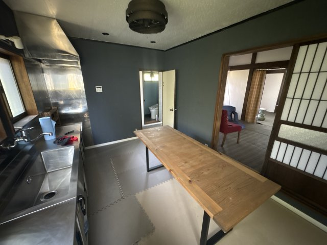 富津市富津　中古戸建のキッチン|広々キッチンでお料理好きな方にピッタリ