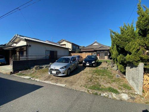 富津市富津　中古戸建の駐車場|友達や親戚が来ても安心の広い駐車場