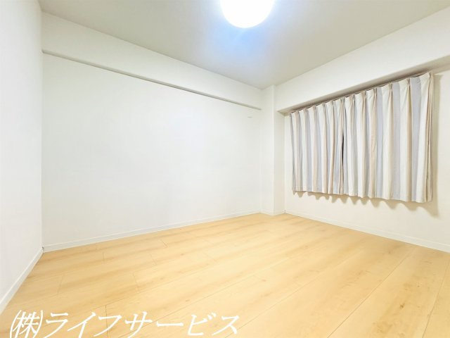 【洋室】 | 穂積台グランドコーポ | 玄関側洋室６帖／ウォークインクローゼット有（AIによるCG加工をしています）