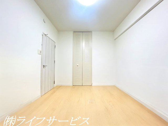 【洋室】 | 穂積台グランドコーポ | 玄関側洋室６帖／ウォークインクローゼット有（AIによるCG加工をしています）