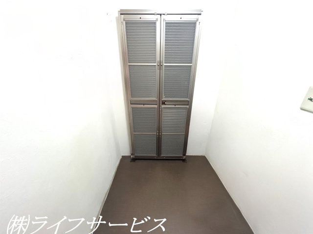 【玄関】 | 穂積台グランドコーポ | 玄関／網戸があって換気に便利！（AIによるCG加工をしています）