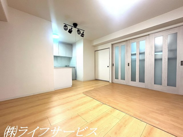 【居間・リビング】 | 穂積台グランドコーポ | リビングルーム１４帖／室内リフォーム履歴有！丁寧にお使いです！（AIによるCG加工をしています）