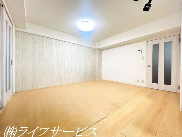 【居間・リビング】 | 穂積台グランドコーポ | リビングルーム１４帖／室内リフォーム履歴有！丁寧にお使いです！（AIによるCG加工をしています）