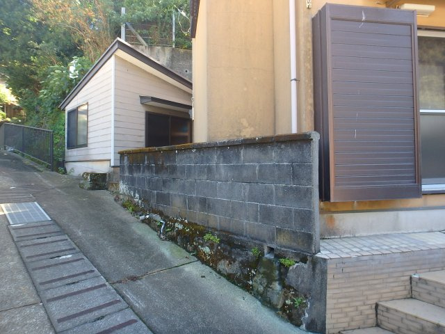 S1744H　須崎中古住宅の前面道路含む現地写真