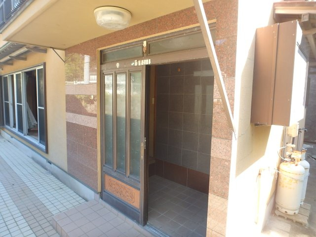 S1744H　須崎中古住宅の玄関