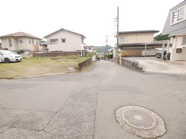 サニータウン売土地西の前面道路含む現地写真