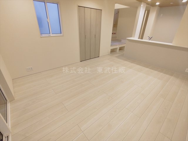 【居間・リビング】 | 志木市上宗岡1丁目　全3棟　1号棟 | リビング