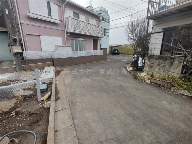 【前面道路含む現地写真】 | 志木市上宗岡1丁目　全3棟　1号棟 | 都市ガス・本下水