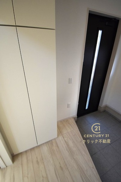 Grace　水戸市小吹町　1期 　限定1棟！の玄関|たっぷり入る玄関収納です！扉の中は可動棚ですので、用途に合わせて高さを自由に変えることができます。