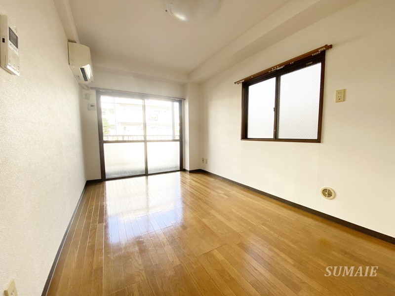 ハイムオーキスの居間・リビング|2面採光のお部屋☆