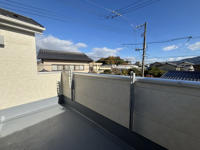 廿日市市深江2丁目第1期のバルコニー|さのあるバルコニーは陽当たりも良く、洗濯物やお布団もしっかり干せます♪