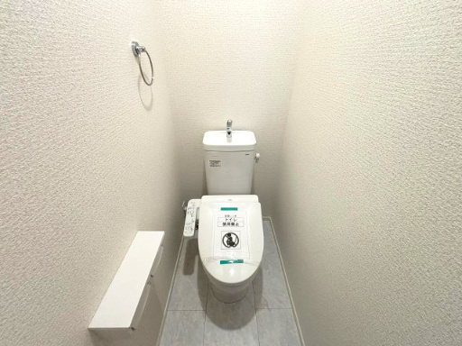 廿日市市深江2丁目第1期のトイレ|2階にもトイレを設置。忙しい朝や夜でも便利で、家族みんなが快適に過ごせます。