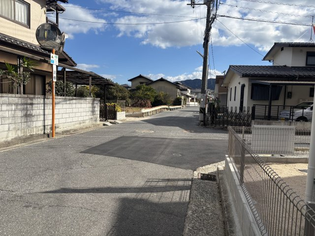 廿日市市深江2丁目第1期の前面道路含む現地写真|閑静な住宅地です。