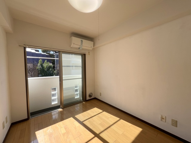 ＡＰＰＬＥ　ＫＯＭＡＢＡの居間・リビング|★明るいフローリングの角部屋です★