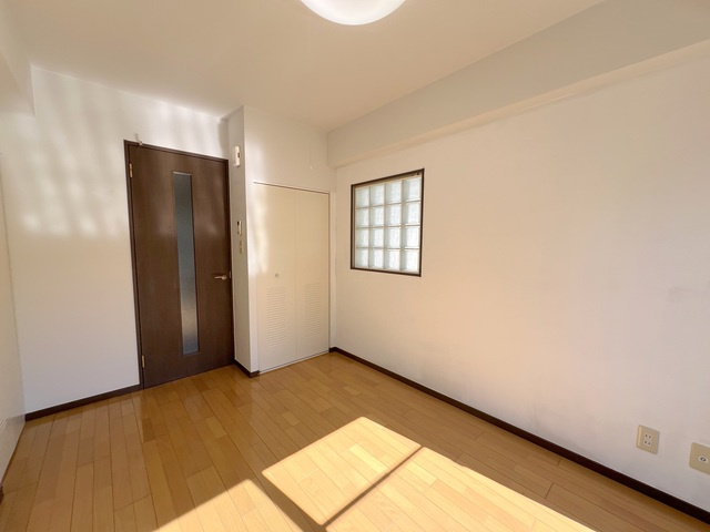 ＡＰＰＬＥ　ＫＯＭＡＢＡの居間・リビング|★明るいフローリングの角部屋です★