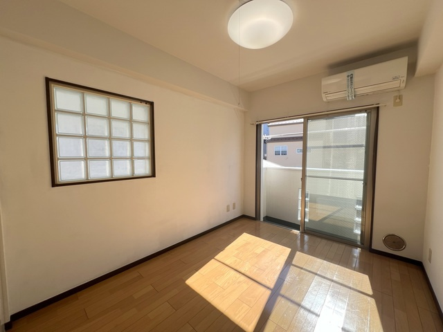 ＡＰＰＬＥ　ＫＯＭＡＢＡの居間・リビング|★明るいフローリングの角部屋です★