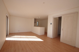 【居間・リビング】 | 【仲介手数料無料！！】府中市浅間町4丁目　新築戸建て（全2棟）B号棟　5790万円 | LDK19帖