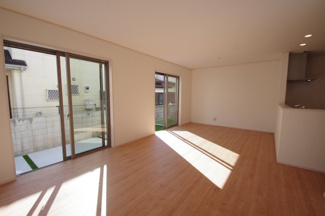 【居間・リビング】 | 【仲介手数料無料！！】府中市浅間町4丁目　新築戸建て（全2棟）B号棟　5790万円