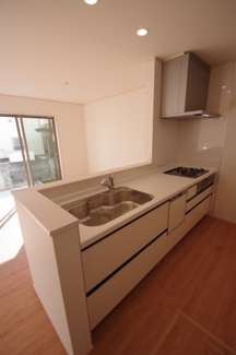 【キッチン】 | 【仲介手数料無料！！】府中市浅間町4丁目　新築戸建て（全2棟）B号棟　5790万円