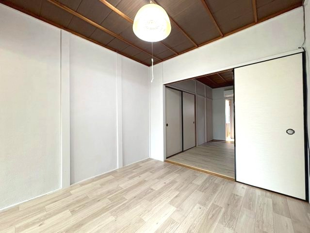 本町アパートの洋室