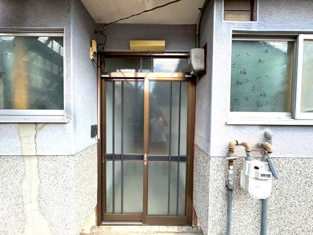 本町アパートのエントランス