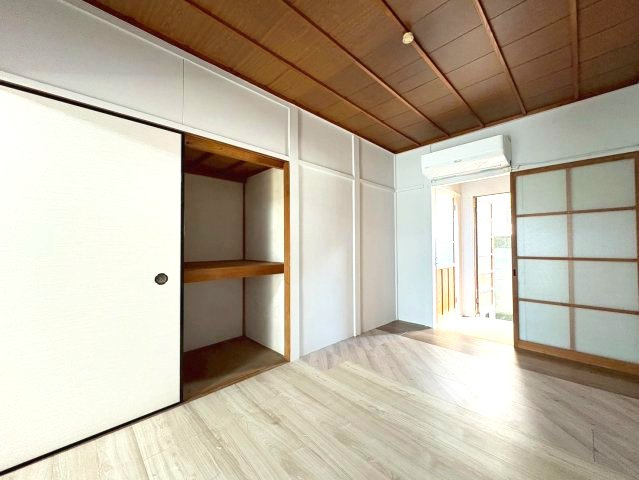 本町アパートの洋室