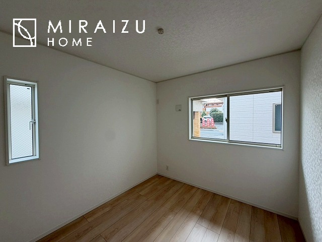 【洋室】 | 暮らしやすさを考えたプランで快適な現地ロケーションを実現。安らぎに満たされる、ゆとりのある日々を過ごせます♪