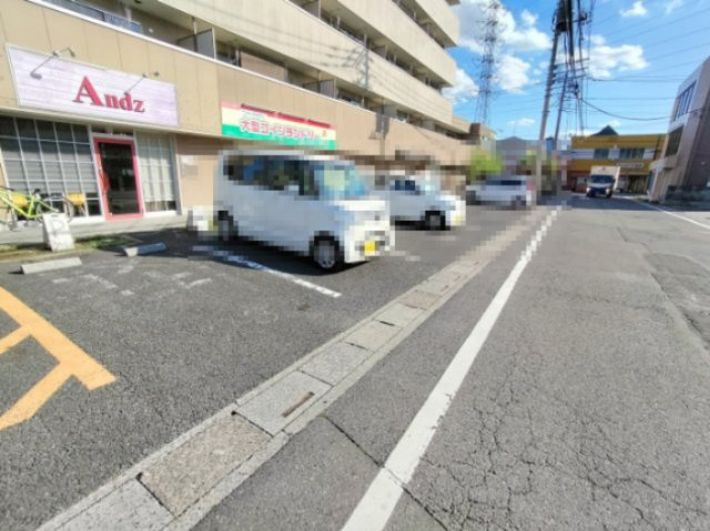 中富ビルの駐車場