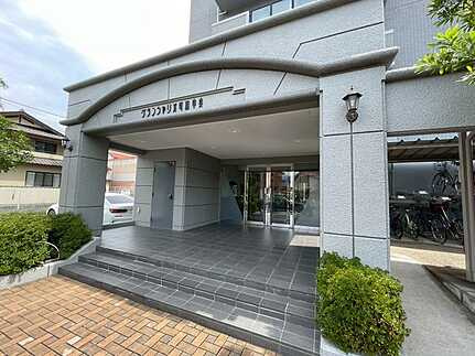 グランシャリオ可部中央のエントランス