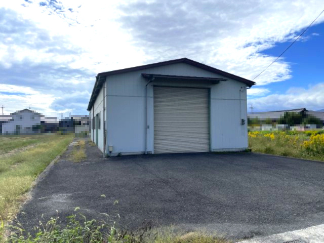 高島市新旭町深溝中古倉庫の外観