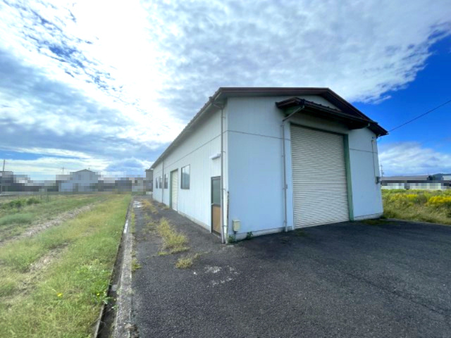 高島市新旭町深溝中古倉庫の外観