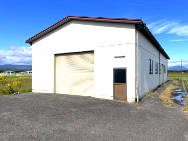 高島市新旭町深溝中古倉庫の外観