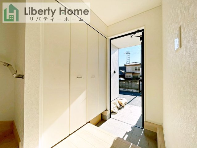 筑西市井上第1　新築戸建　2号棟の玄関