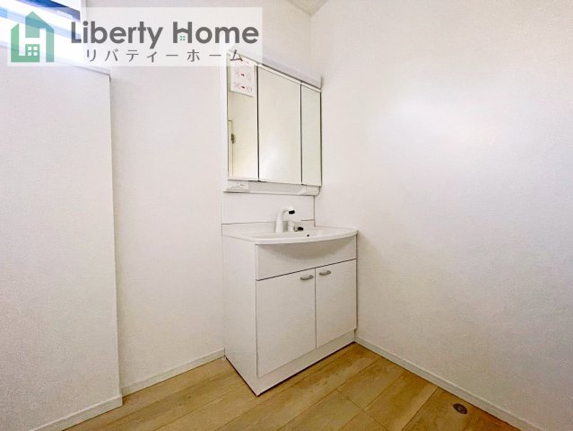 筑西市井上第1　新築戸建　2号棟の独立洗面台