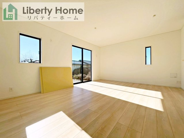 筑西市井上第1　新築戸建　2号棟の居間・リビング