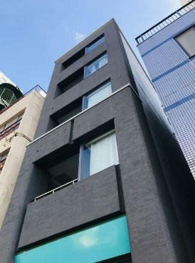 【外観】 | コマＵＤ２１ | 鉄筋コンクリート造のがっちりとした建物。