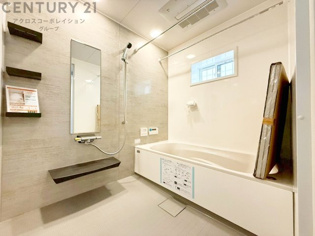 気密性と断熱性に優れ、外気の影響を受けにくく、浴室内の温度を一定に保ちやすいです。特に冬場は、暖房効率が高まり、快適なバスタイムを過ごせます。