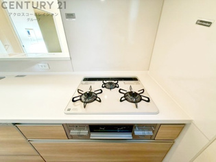 多数の調理器具を同時に使用でき、料理の効率化が可能。省エネで節約になり、様々な料理スタイルに適応できます。また、火力調整が独立しており、手入れや掃除もしやすく、今よりもっとお料理が楽しくなるかも。