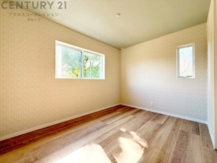 子供部屋…創造性や成長を促す遊びの空間を提供。学習や趣味に集中できる環境を整えます。個別のプライベートスペースは自己表現と自立心を育み、心地よい睡眠環境を整えリラックスできる場所を提供。