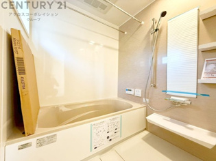 気密性と断熱性に優れ、外気の影響を受けにくく、浴室内の温度を一定に保ちやすいです。特に冬場は、暖房効率が高まり、快適なバスタイムを過ごせます。