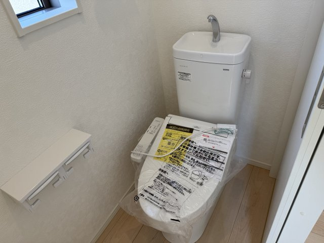 クレイドルガーデン前橋市下細井町第10-1　2号棟のトイレ|2階トイレです。清潔感のある白を基調としています。