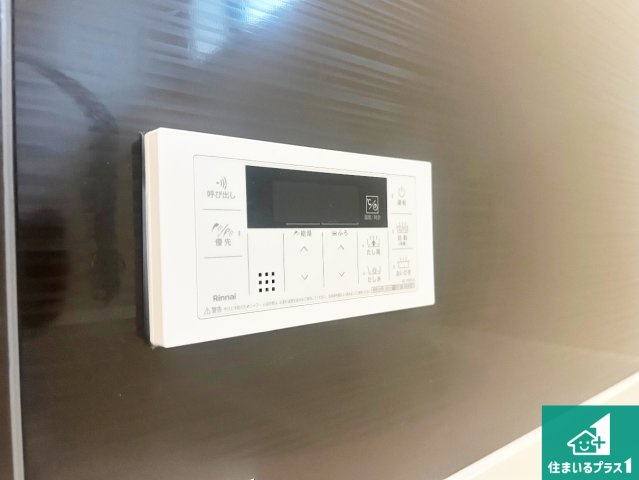 大阪市生野区田島　新築一戸建てのキッチン|リビングと統一感があり、使い勝手のいいキッチン。広々としているので、二人並んで作業が出来ちゃいます。お子様と一緒に色々なお料理に挑戦できるスペースがあります。