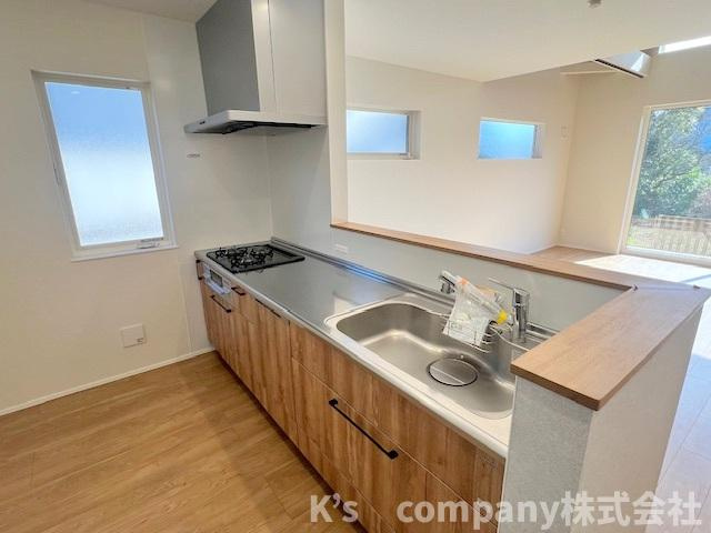●高座郡寒川町小谷3丁目　新築戸建のキッチン|リビングにいるご家族を感じながらお料理ができる対面キッチン☆