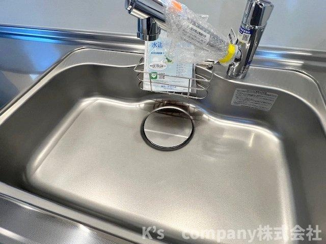 ●高座郡寒川町小谷3丁目　新築戸建のキッチン|耐久性に優れたステンレス素材のシンク◇